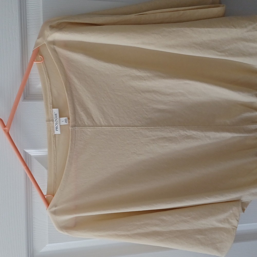Yellow blouson. Light color very comfortable.  Size L